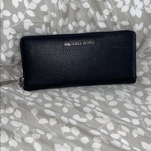Michael Kors Zip wallet